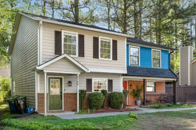 Stroll to Downtown Alpharetta & Avalon Shops
