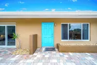 Heated Pool & Tiki Hut! Air Hockey+Close To Beach!