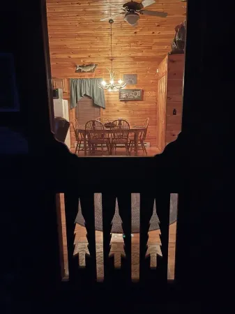 Fantastic "Black Bear Cabin" In Lynn Valley