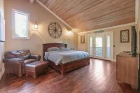 Luxurious Escape-DOUBLE Masters and GOURMET Kitchen with New air conditioning