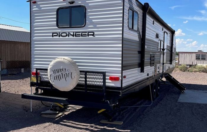 Cozy 2-Bedroom RV in Peaceful San Acacia! StarLink Internet