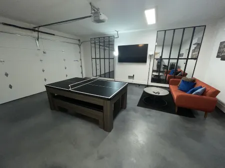 Introducing "ElevateVR Living" Your New Baton Rouge 3 Story Retreat Sleeps 14