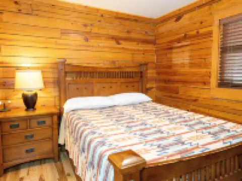 Luxury Mountain Cabin On 320+ Acres Near Asheville, Lake Lure & Hendersonville Hotels in Edneyville