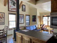 2 Bed 2 Bath, parking, convenience of Downtown CB on a Budget. Pets! Shuttle