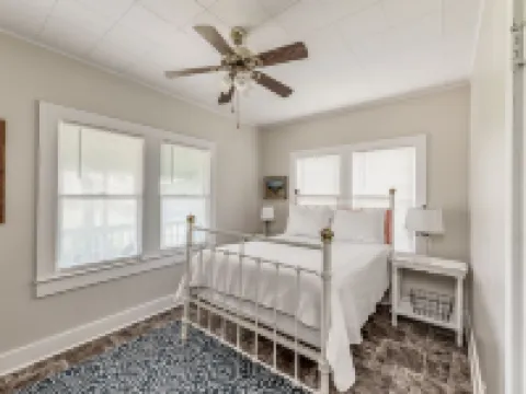 Charming House 1/2 Block from Bay フルトンのホテル