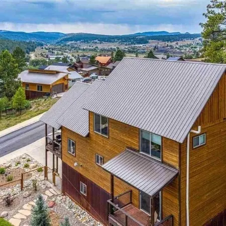 "Pagosa's - Hill Top House" Hot Tub/Pool Table/Decks/Fire Pit/ Pet Friendly