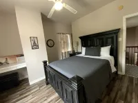 NEWHOUSE MANSION DALLAS TOP 10 Vacation Rental  POOL and SPA3 Acres Of Land