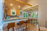 Sunset Mtn Lodge! Hot Tub+Fire Pit, Fireplace, Hiking, Private, Close to Town!