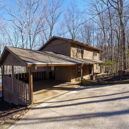 Cozy and serene fishing cabin, Family Traditions,  private dock and lake views.