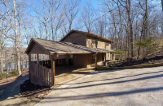 Cozy and serene fishing cabin, Family Traditions,  private dock and lake views.