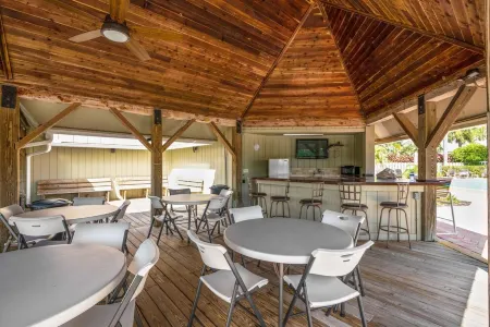 Beautiful Jupiter 3/2.5 + Loft Condo only steps from the beach on Carlin Park!