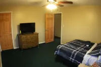 Lake St.Clair Canal Home w/Pontoon/Jet Ski'SPerfect for Families/Fishermen