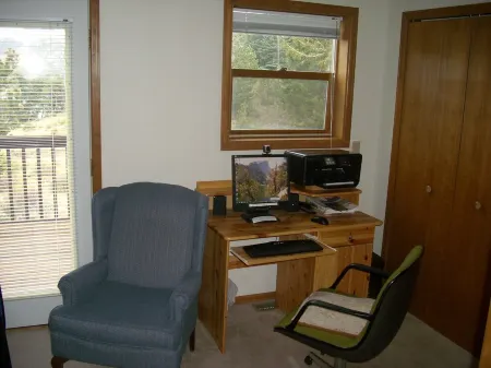 Lake and Mountain view, Private, Convenient location, Hot tub, WIFI, Theater Отели рядом с достопримечательностью «Гоблинс Форест»