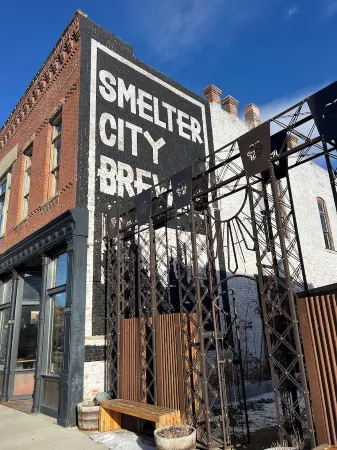 Stylish/Cozy Penn St. Midcentury Retreat - Wifi/AC Отели в г. Анаконда