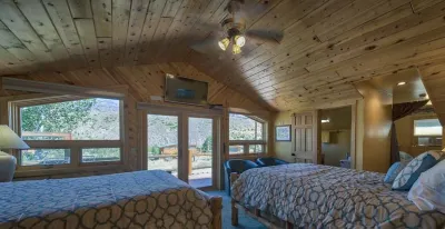 “SLEEP 26POOL" "SAUNA" "LOOKOUT TOWERSANITIZED CLEANING" Hotels in 