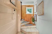 Charming Woodstock Skylight Retreat- Just 10 Minutes from Loon Mountain!