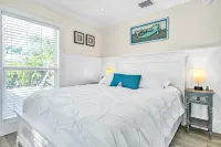 Bungalow #3 - 2 Bed/1 Bath & Pool in Islamorada 이슬라모라다 호텔