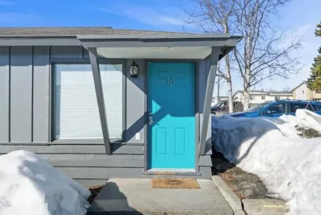 Stylish new 1 bedroom unit [16] Отели рядом со станцией Анкорд Депо