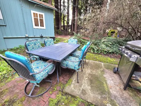 Pets Welcome and No Check-Out Chores at Redwood Grove Retreat! Отели рядом с достопримечательностью «Зона отдыха Лох Ломонд»
