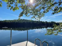 Bright beautiful clean 3br/2ba Lake House by Norway hiking, skiing & restaurants