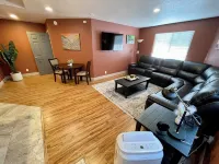 Private top floor spacious 1 bedroom retreat - Guesthouse