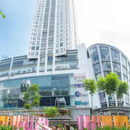 Harris Suites fx Sudirman Отели рядом с достопримечательностью «Плаза Сенаян»
