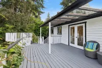 Charming 1-Bedroom House in Lovely Burien with  High Speed WiFi,