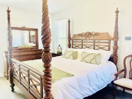 Great Value-Safe Gated Community-Hot Tub-Pool-Clubhouse-Visit the Smokies! Отели рядом с достопримечательностью «Sims Point»