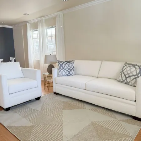 Stylish 2BR Home in LA close to, Universal Studios, Dodgers; AND Private Parking