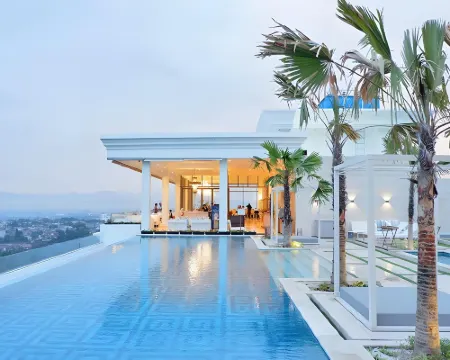 Art Deco Luxury Hotel & Residence Hotels in Cidadap