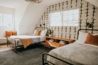 Villa Nosoni-Nestled between trees near Lake Shasta. Hotels in Lakehead-Lakeshore