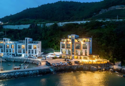 여수 옐로우서브마린 펜션 스파 온수풀