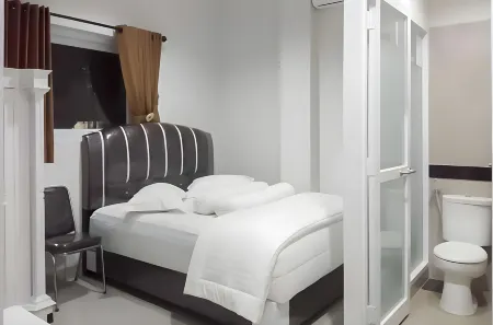 RedDoorz Plus Near Palembang Airport 3 Отели в г. Kebun Bunga