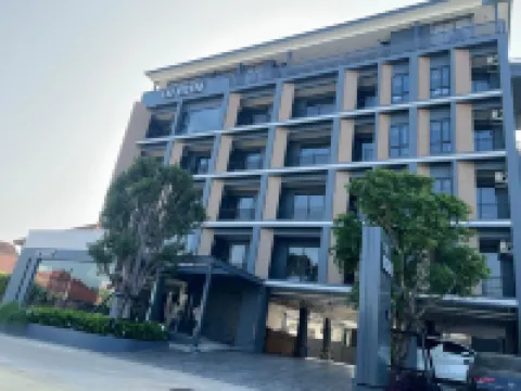 The Richer Hotels near Ratchaborikanukong School