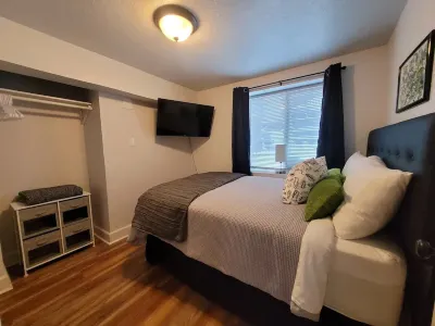 Apartment with Hot Tub and Sauna Near UM/Downtown