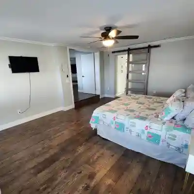 Lake House with Private Pool, Beach & Dock Rooms