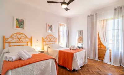 30 minutes from Malaga! Villa ideal for large groups, with games room