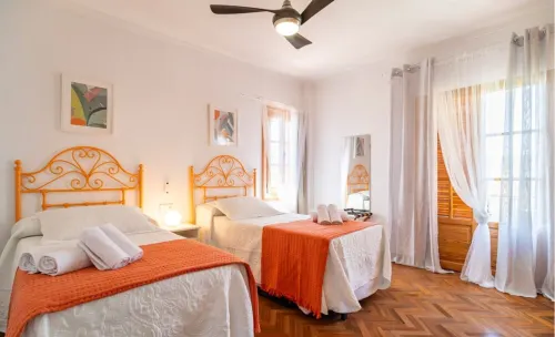 30 minutes from Malaga! Villa ideal for large groups, with games room