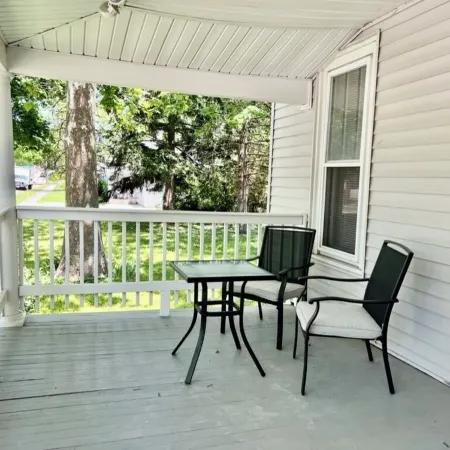 Cozy Bungalow - Close to Campus + Nespresso Coffee Maker!