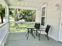 Cozy Bungalow - Close to Campus + Nespresso Coffee Maker! Hotels in Champaign City Township