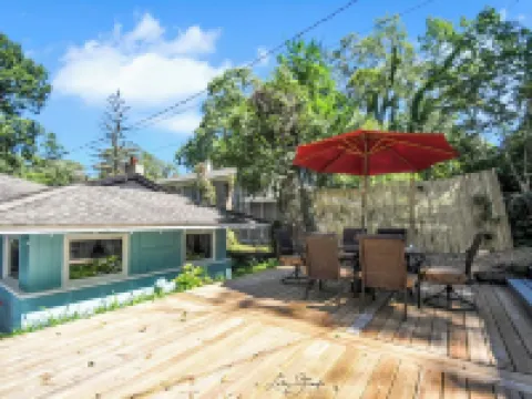 Mid-Century Cottage Beach Oasis Hotels in Gary