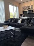 Cozy Luxury Unit Convenient location
