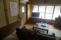Yusukawa Guesthouse Coccoron - parkir