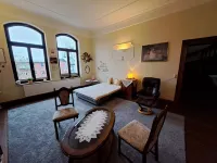 XXL vacation room with bathroom in an Art Nouveau villa for 1-4 people in the city center