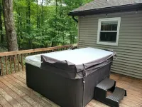 Poconos Oasis with hot tub, Game RM, & Fire pit. 8 min from Bushkill & Shawnee