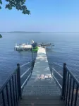 Sandalwood Retreat on Round Lake - Enjoy our screened porch & gorgeous sunsets ￼
