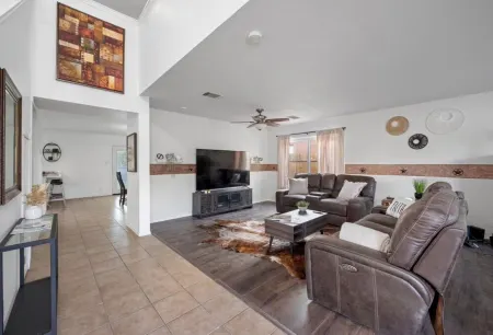 Charming 4-bedroom house in North Austin Отели в г. Сидар Парк