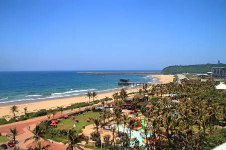 Silver Sands Self Catering Отели рядом с достопримечательностью «Moses Mabhida Stadium»