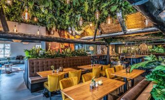 Lodge in Schaijk with Garden Terrace