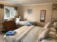 Bridgeside Guest House - Homestays